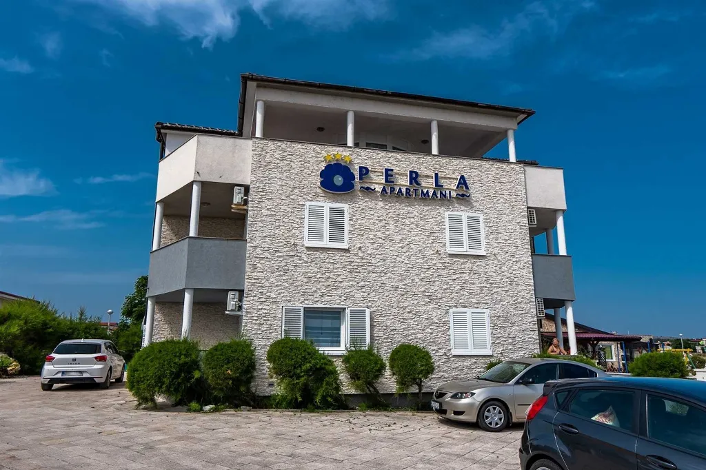 Vir Apartment for 6–7 Guests with Sea-View Balcony