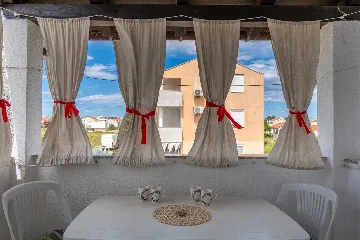 Apartment in Privlaka for 4-6 Guests with Balcony