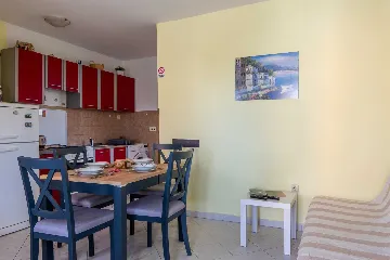 Apartment in Privlaka for 4-6 Guests with Balcony