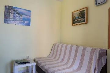 Apartment in Privlaka for 4-6 Guests with Balcony