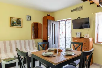 Apartment in Privlaka for 4-6 Guests with Balcony