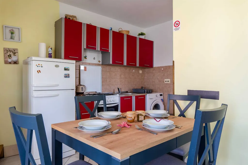 Apartment in Privlaka for 4-6 Guests with Balcony