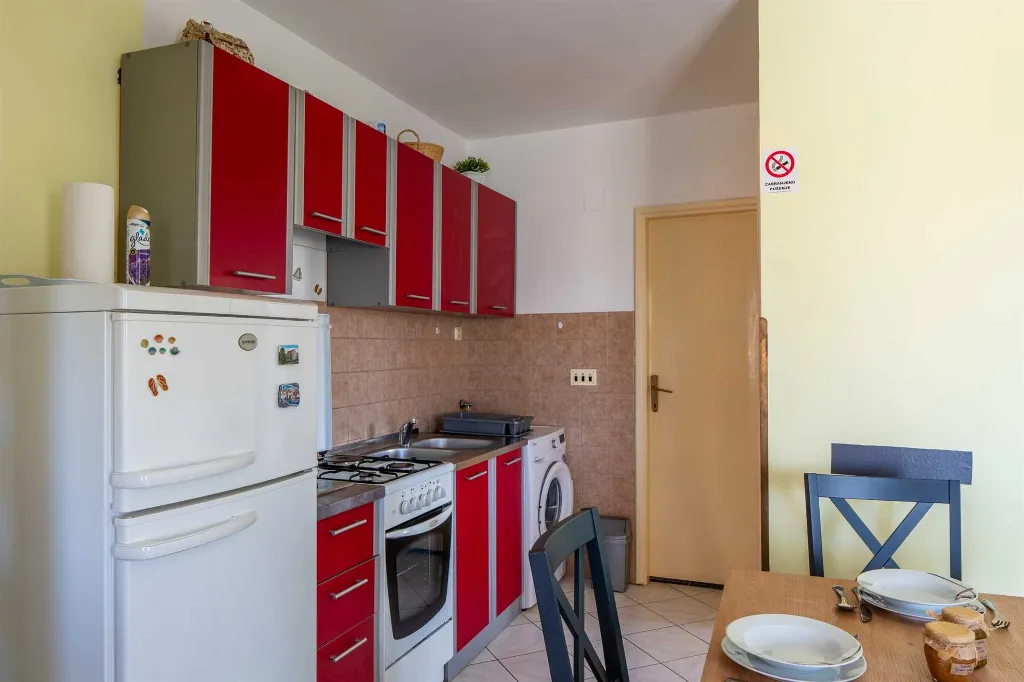 Apartment in Privlaka for 4-6 Guests with Balcony