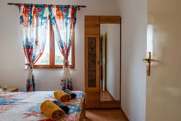 Apartment in Privlaka for 4-6 Guests with Balcony