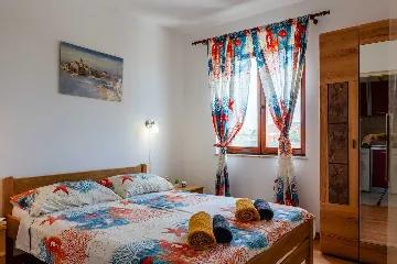 Apartment in Privlaka for 4-6 Guests with Balcony