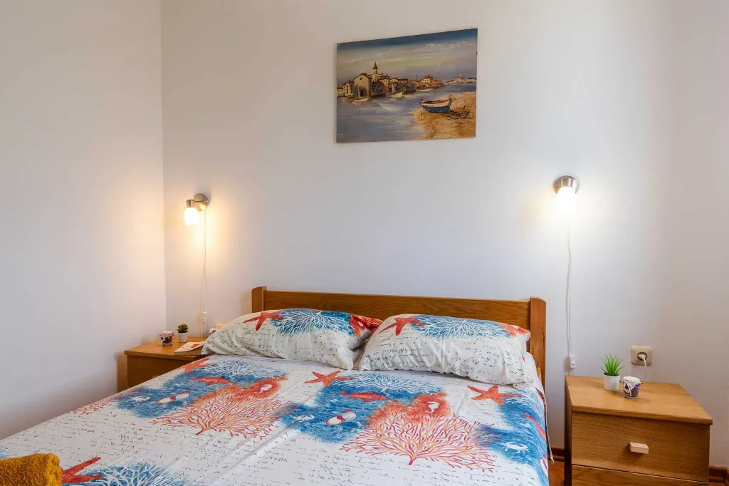 Apartment in Privlaka for 4-6 Guests with Balcony