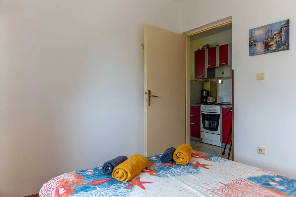 Apartment in Privlaka for 4-6 Guests with Balcony