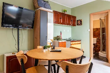 Apartment in Privlaka for 4-6 Guests with Balcony