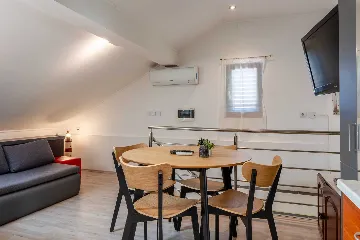 Apartment in Privlaka for 4-6 Guests with Balcony