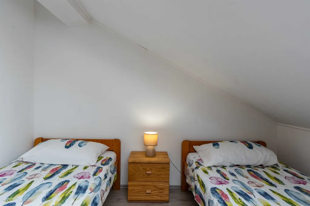 Apartment in Privlaka for 4-6 Guests with Balcony