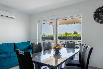 Vir Apartment with Sea-View Balcony for Up to 6