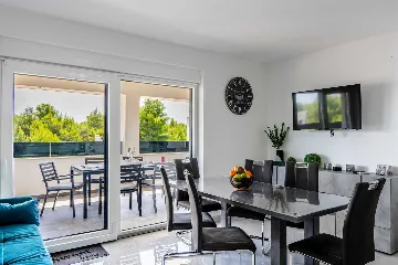 Vir Apartment with Sea-View Balcony for Up to 6