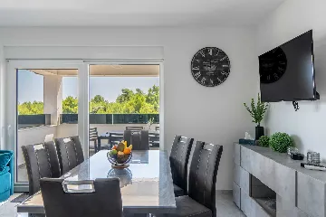 Vir Apartment with Sea-View Balcony for Up to 6