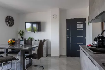 Vir Apartment with Sea-View Balcony for Up to 6