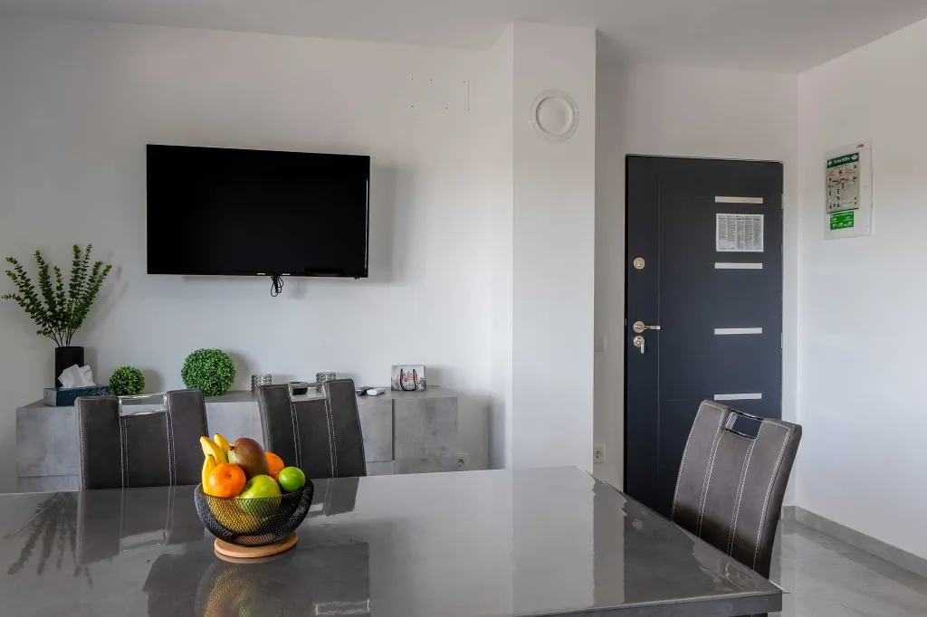 Vir Apartment with Sea-View Balcony for Up to 6