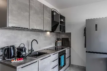 Vir Apartment with Sea-View Balcony for Up to 6