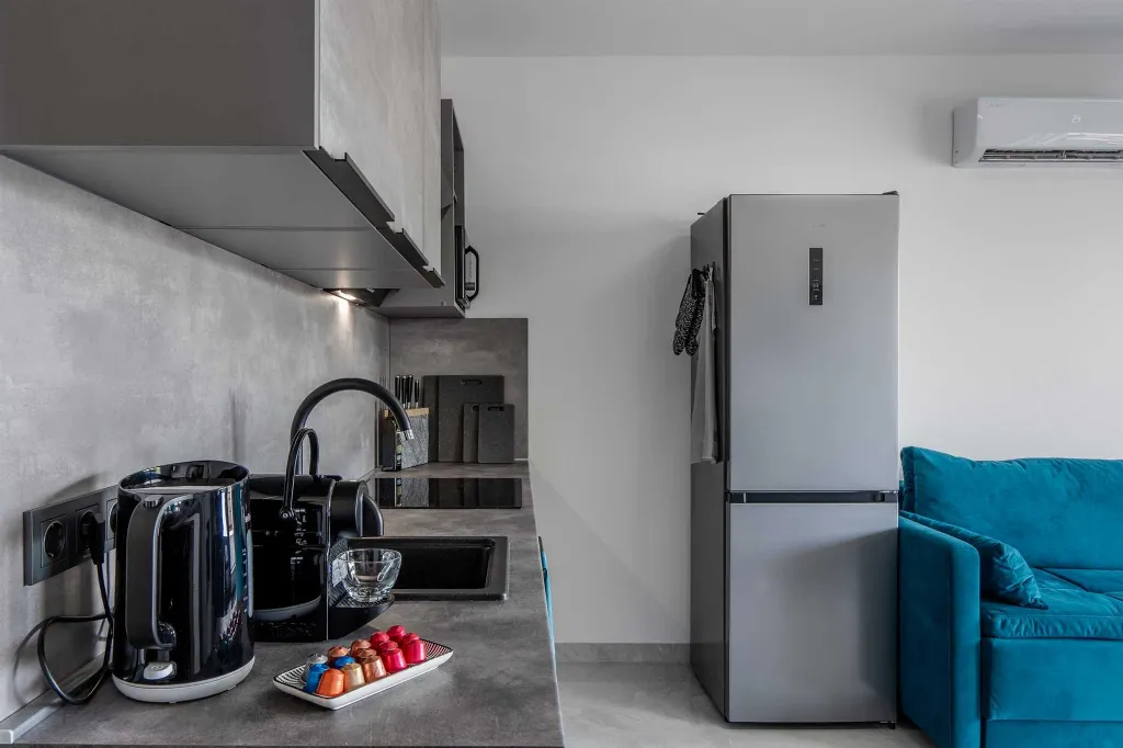 Vir Apartment with Sea-View Balcony for Up to 6