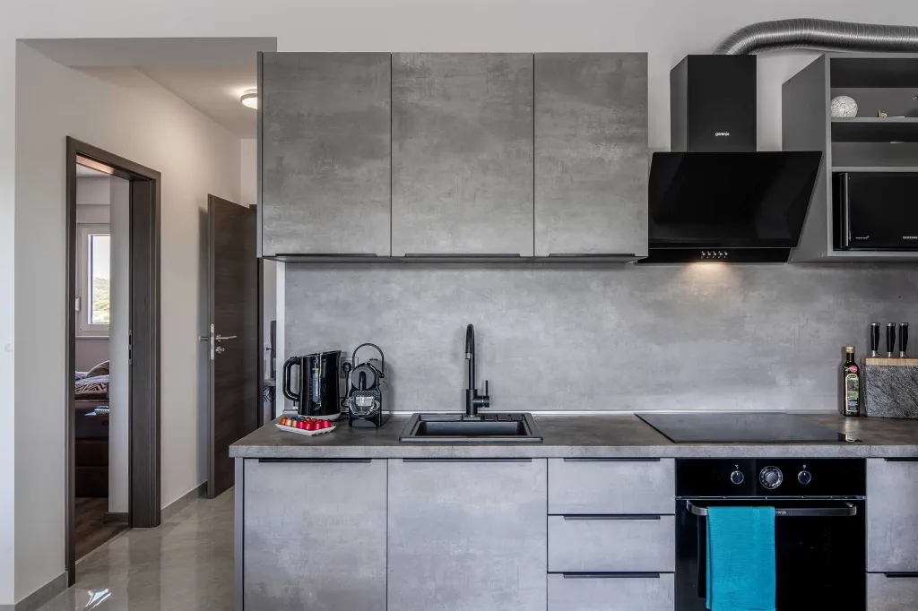 Vir Apartment with Sea-View Balcony for Up to 6
