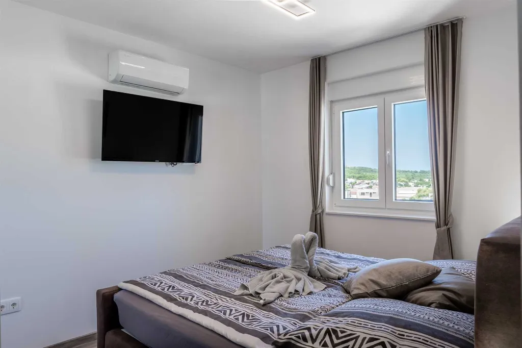 Vir Apartment with Sea-View Balcony for Up to 6
