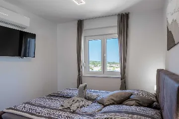 Vir Apartment with Sea-View Balcony for Up to 6