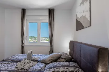 Vir Apartment with Sea-View Balcony for Up to 6