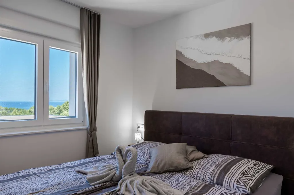 Vir Apartment with Sea-View Balcony for Up to 6