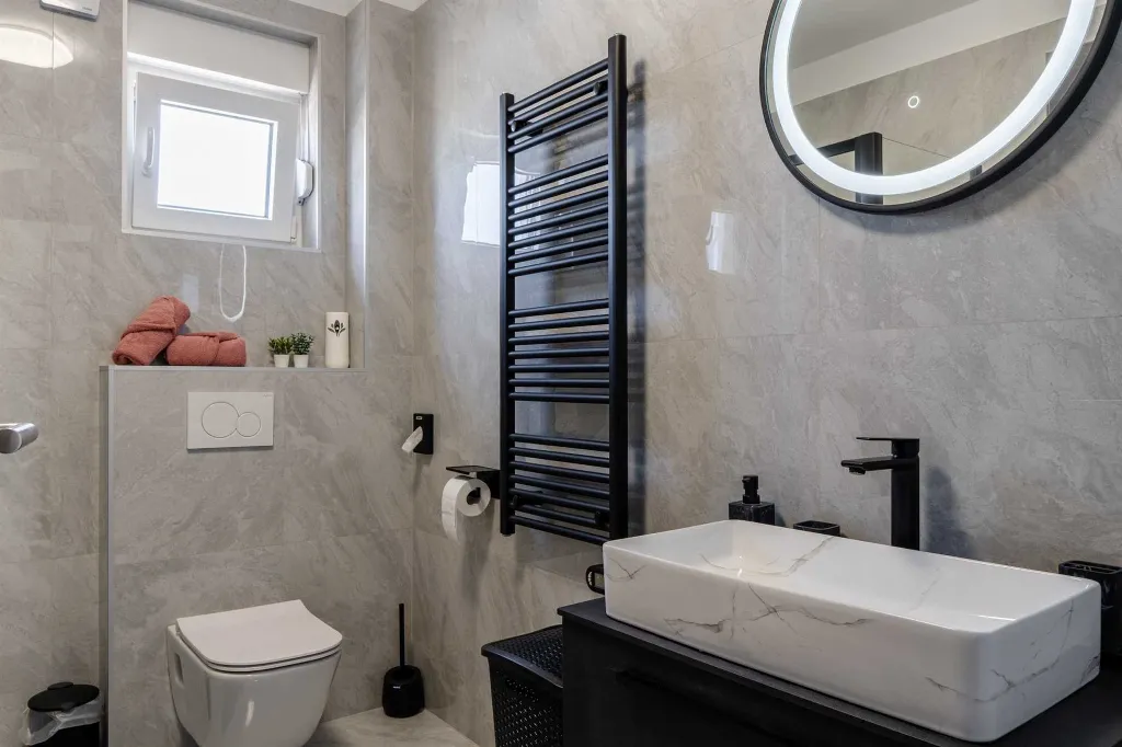 Vir Apartment with Sea-View Balcony for Up to 6