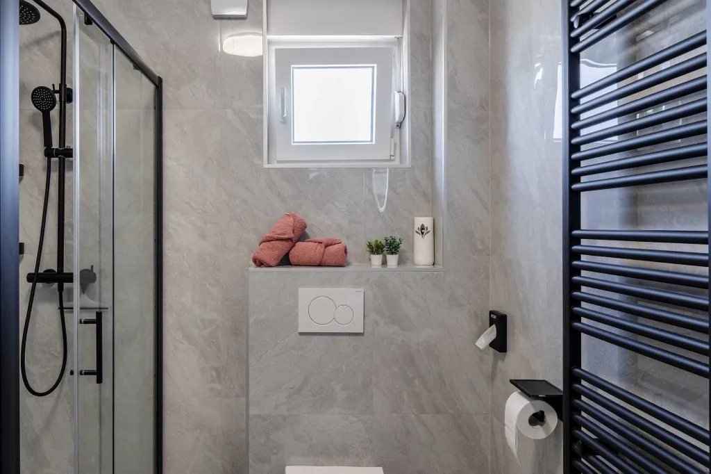 Vir Apartment with Sea-View Balcony for Up to 6