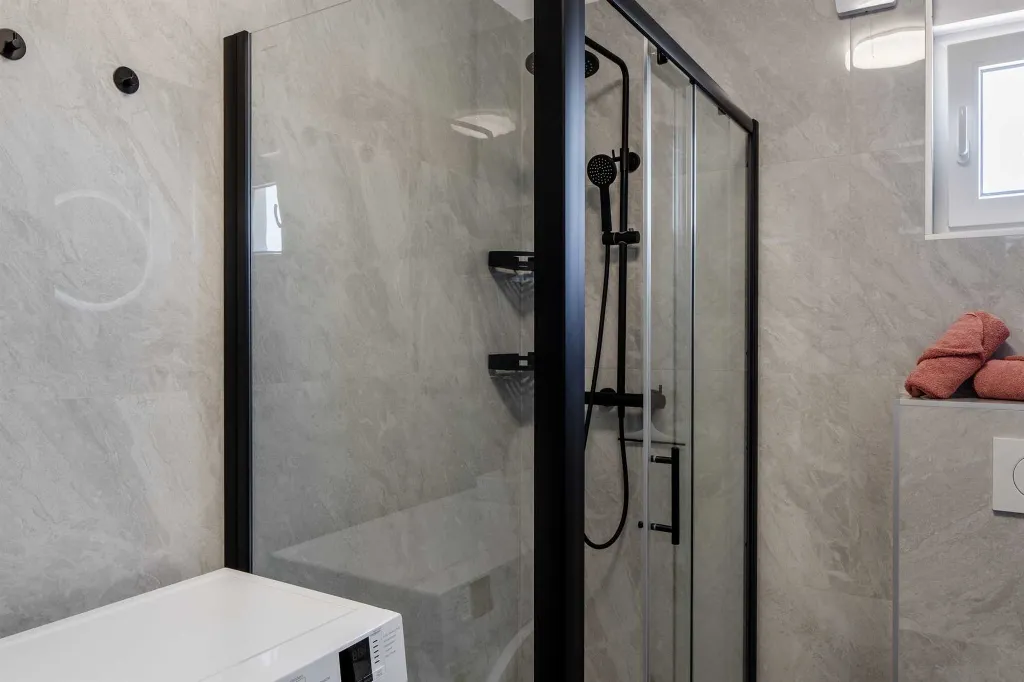 Vir Apartment with Sea-View Balcony for Up to 6