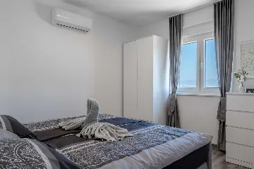 Vir Apartment with Sea-View Balcony for Up to 6