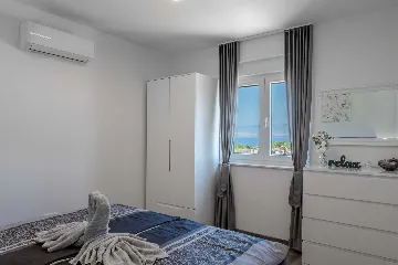 Vir Apartment with Sea-View Balcony for Up to 6