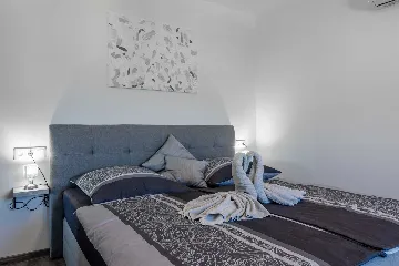 Vir Apartment with Sea-View Balcony for Up to 6