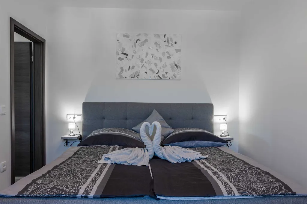 Vir Apartment with Sea-View Balcony for Up to 6