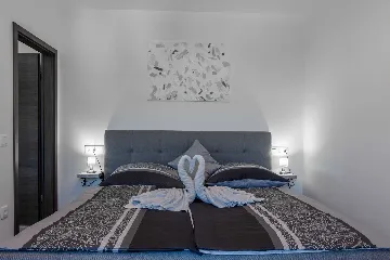 Vir Apartment with Sea-View Balcony for Up to 6