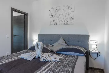 Vir Apartment with Sea-View Balcony for Up to 6