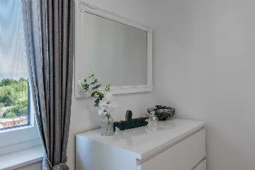 Vir Apartment with Sea-View Balcony for Up to 6