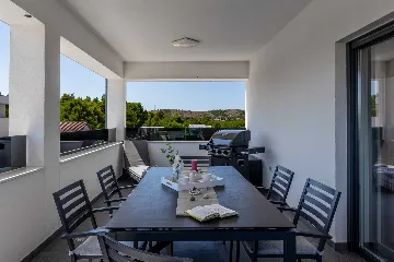 Vir Apartment with Sea-View Balcony for Up to 6