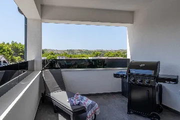 Vir Apartment with Sea-View Balcony for Up to 6