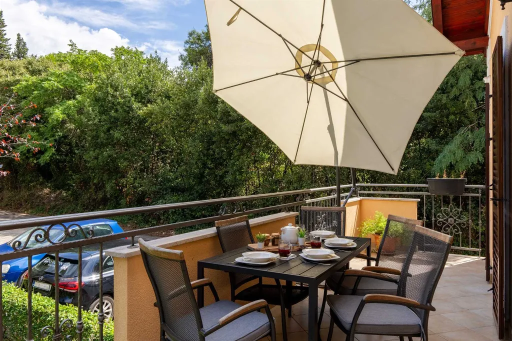 Zadar Newly Renovated 3-Bedroom Apartment with Balcony