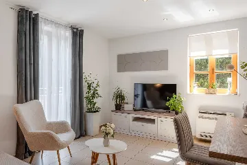 Zadar Newly Renovated 3-Bedroom Apartment with Balcony