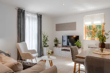 Zadar Newly Renovated 3-Bedroom Apartment with Balcony