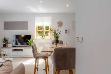 Zadar Newly Renovated 3-Bedroom Apartment with Balcony