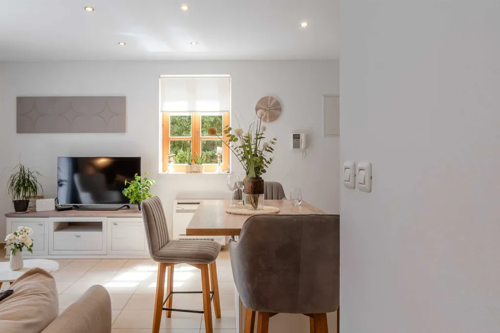 Zadar Newly Renovated 3-Bedroom Apartment with Balcony