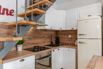 Zadar Newly Renovated 3-Bedroom Apartment with Balcony