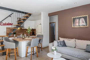 Zadar Newly Renovated 3-Bedroom Apartment with Balcony