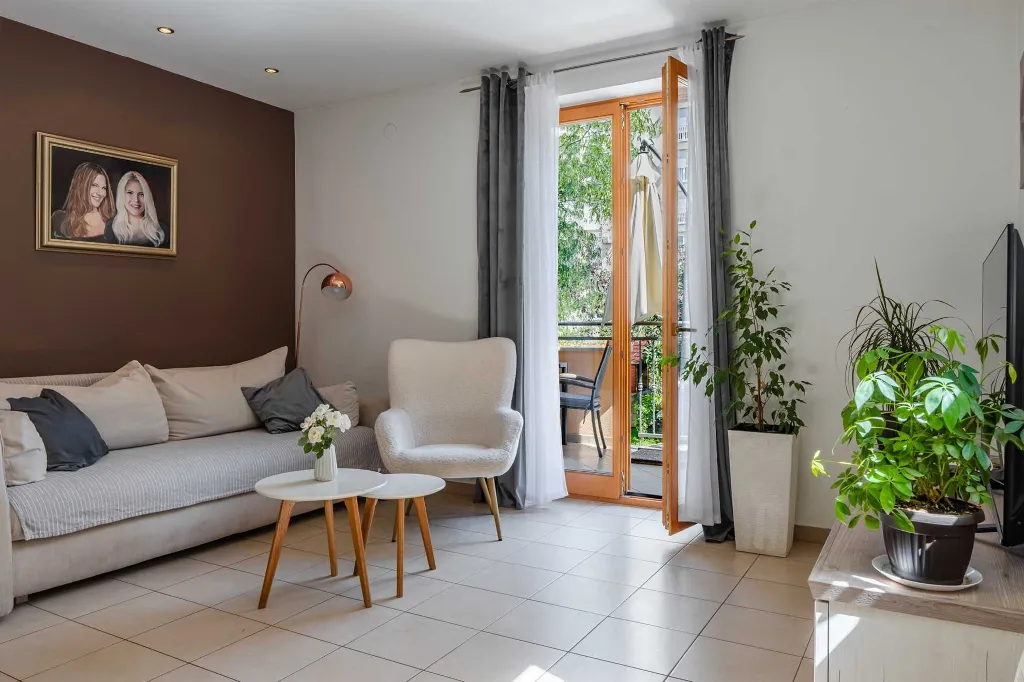 Zadar Newly Renovated 3-Bedroom Apartment with Balcony