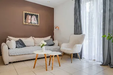 Zadar Newly Renovated 3-Bedroom Apartment with Balcony