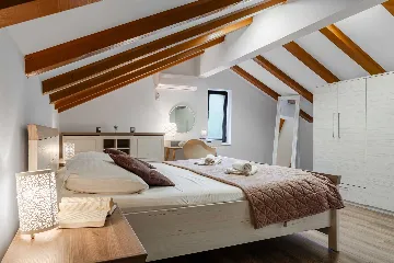 Zadar Newly Renovated 3-Bedroom Apartment with Balcony