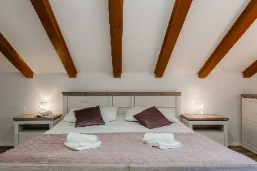 Zadar Newly Renovated 3-Bedroom Apartment with Balcony