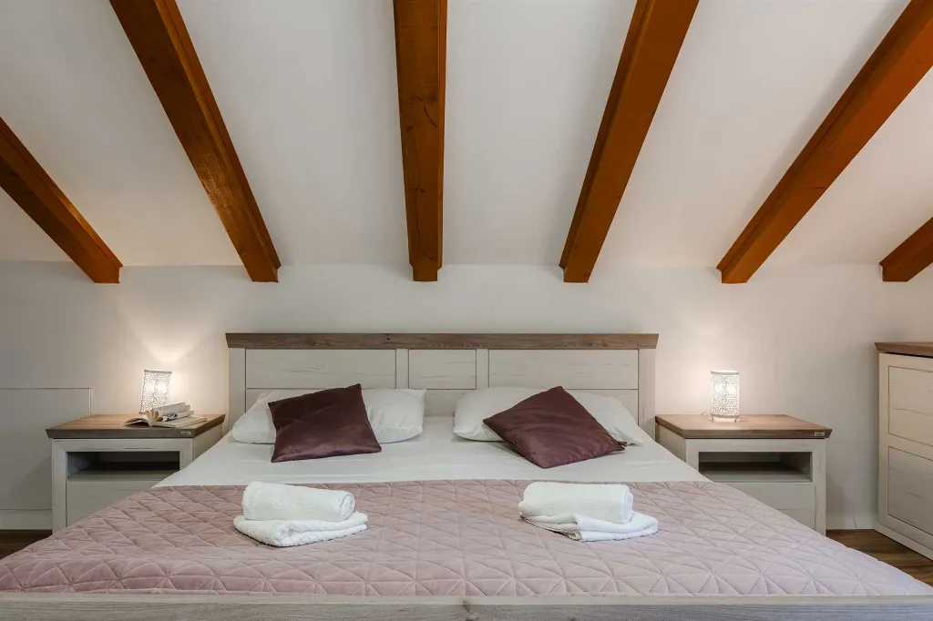 Zadar Newly Renovated 3-Bedroom Apartment with Balcony